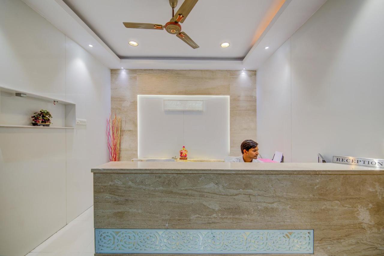OYO 18431 Hotel Celestee Grand Haiderabad Buitenkant foto