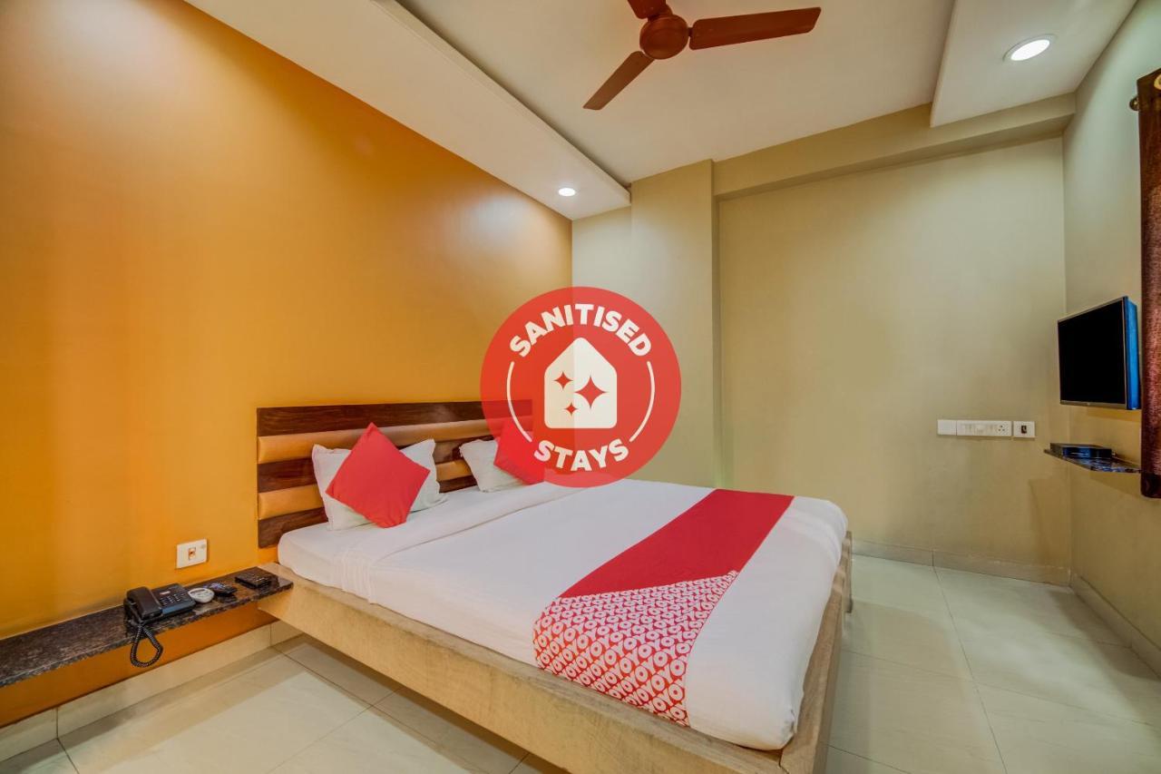 OYO 18431 Hotel Celestee Grand Haiderabad Buitenkant foto