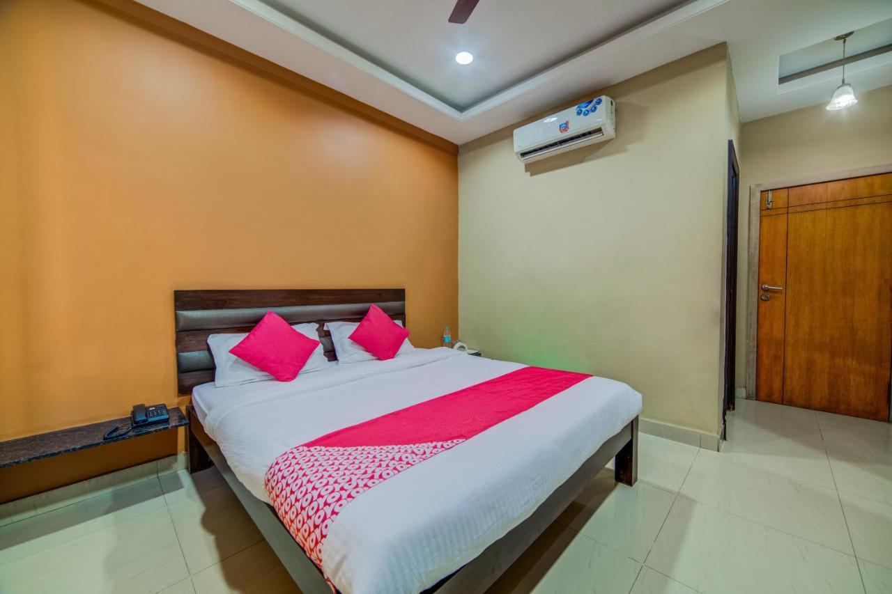 OYO 18431 Hotel Celestee Grand Haiderabad Buitenkant foto