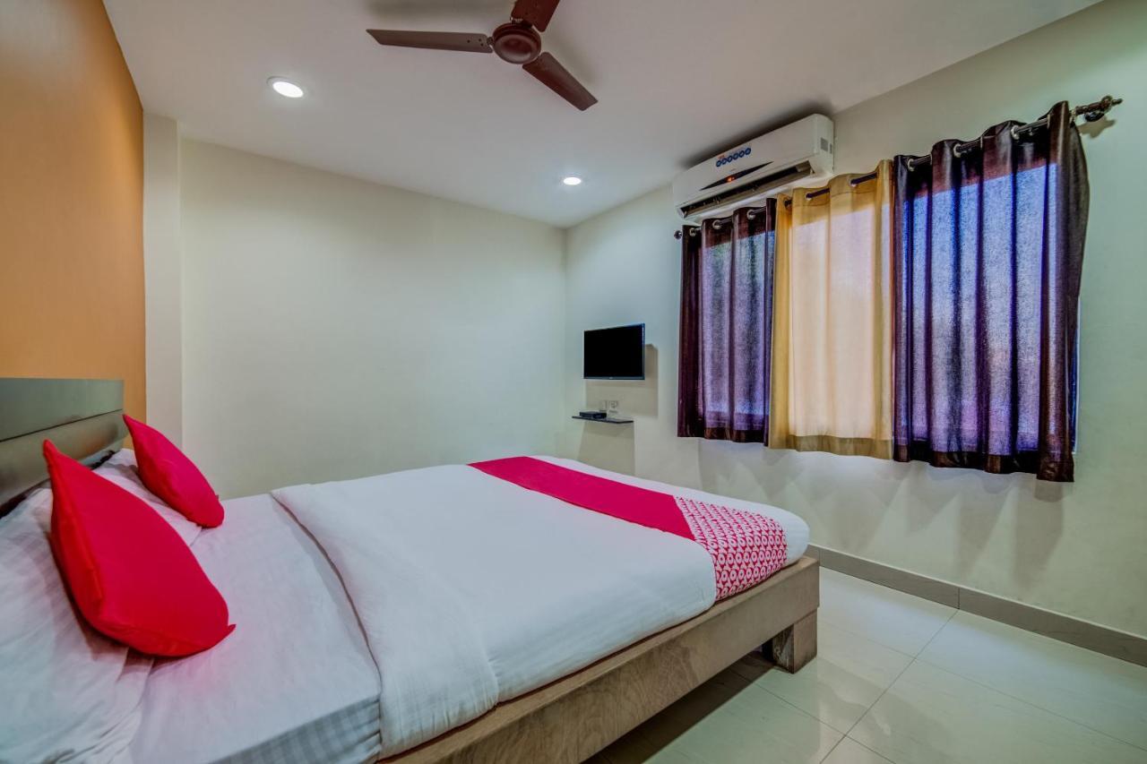 OYO 18431 Hotel Celestee Grand Haiderabad Buitenkant foto