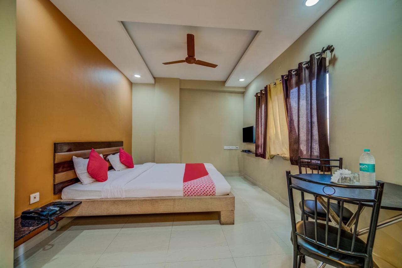 OYO 18431 Hotel Celestee Grand Haiderabad Buitenkant foto
