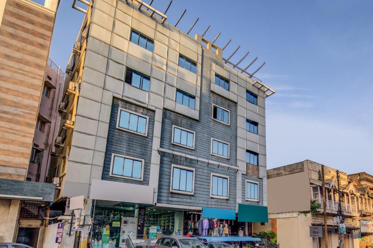 OYO 18431 Hotel Celestee Grand Haiderabad Buitenkant foto