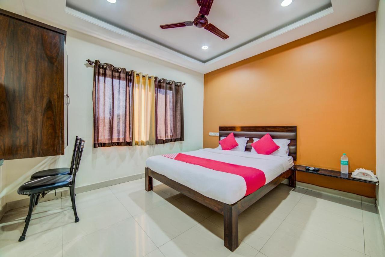 OYO 18431 Hotel Celestee Grand Haiderabad Buitenkant foto